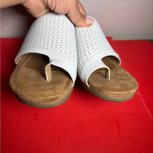 Earth Origins Suede Slip-On Wedge Sandals Pearl White size 8.5 ** - Picture 7 of 7
